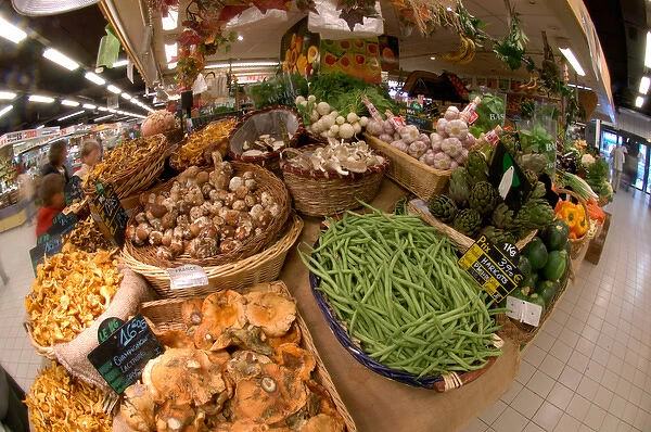 03. France, Avignon, Provence, fresh produce at indoor market (Editorial Usage Only)