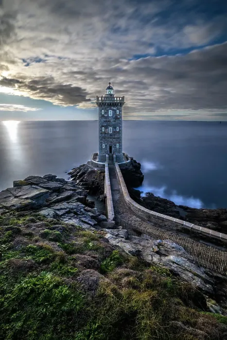 Framed Print : France, Brittany, Le Conquet. Sun setting at the Kermorvan Lighthouse Framed Print : France, Brittany, Le Conquet. Sun setting at the Kermorvan Lighthouse
