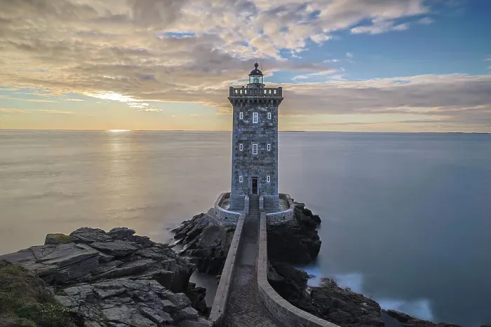 Framed Print : France, Brittany, Le Conquet. Sun setting at the Kermorvan Lighthouse