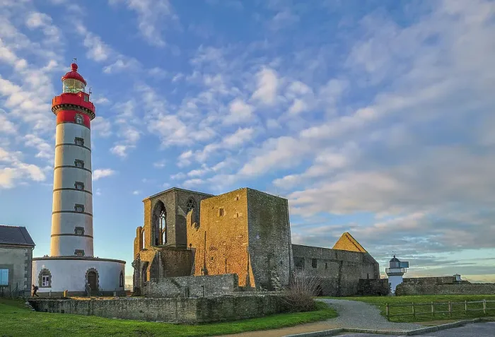 Framed Print : France, Brittany, Plougonvelin. Ruins of the Abbey of Saint Mathieu and the Saint Mathieu Lighthouse Framed Print : France, Brittany, Plougonvelin. Ruins of the Abbey of Saint Mathieu and the Saint Mathieu Lighthouse