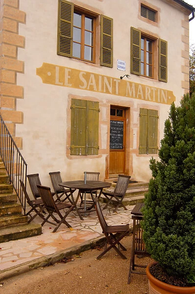 03. France, Burgundy, Chapaize, Le Saint Martin restaurant with outdoor tables 