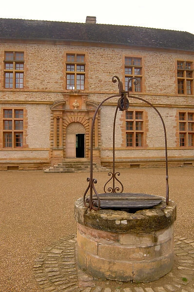 03. France, Burgundy, Cormatin, Chateau de Cormatin water well in courtyard 