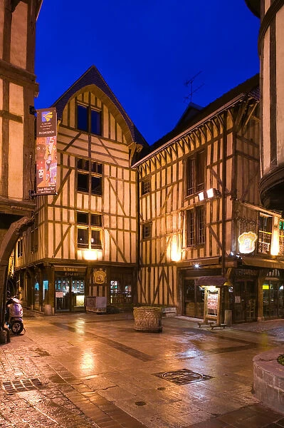 FRANCE-Champagne (Aube)-Troyes: Half Timbered Houses  /  Evening  /  Old Town