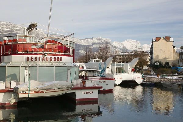 FRANCE-French Alps (Haute-Savoie)-ANNECY: Tour Boats  /  Lake Annecy  /  Winter