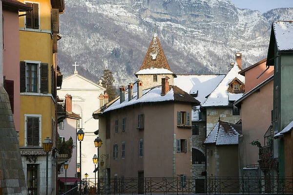 FRANCE-French Alps (Haute-Savoie)-ANNECY: Buildings along Canal de Thiou Old Town