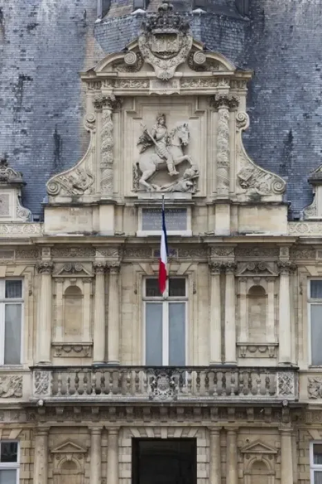 Framed Print : France, Marne, Champagne Ardenne, Reims, Town Hall, Place de l Hotel de Ville Framed Print : France, Marne, Champagne Ardenne, Reims, Town Hall, Place de l Hotel de Ville