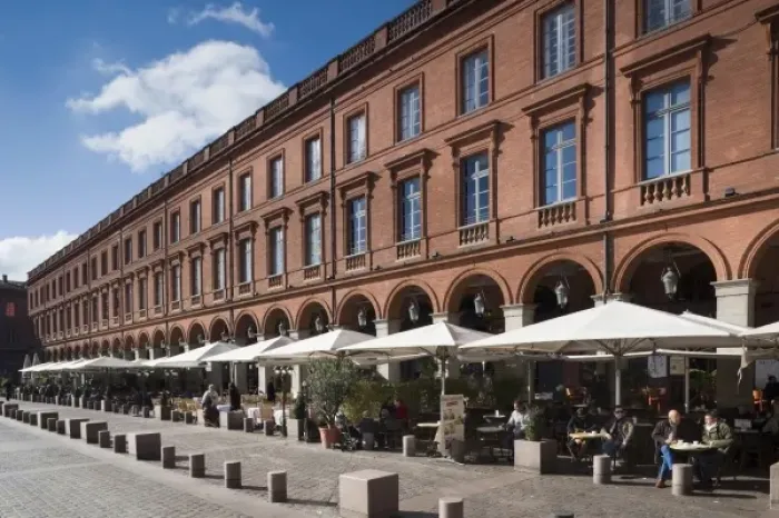 Framed Print : France, Midi-Pyrenees Region, Haute-Garonne Department, Toulouse, Place du Capitole Framed Print : France, Midi-Pyrenees Region, Haute-Garonne Department, Toulouse, Place du Capitole