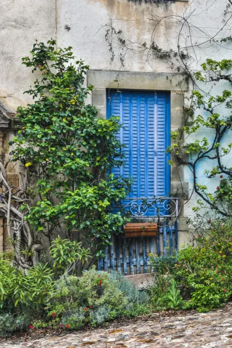 Framed Print : France, Najac. Blue shuttered window Framed Print : France, Najac. Blue shuttered window