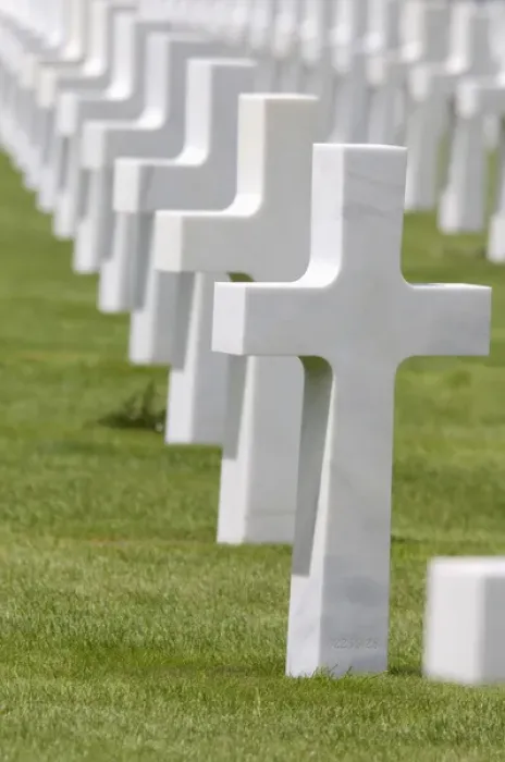 Framed Print : France, Normandy, Colleville-Sur-Mer. Normandy American Cemetery. White crosses mark