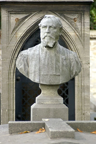 03. France, Paris, bust in Montparnasse cemetery