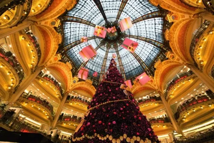 Framed Print : France, Paris, Christmas decorations of Galeries Lafayette department store Framed Print : France, Paris, Christmas decorations of Galeries Lafayette department store