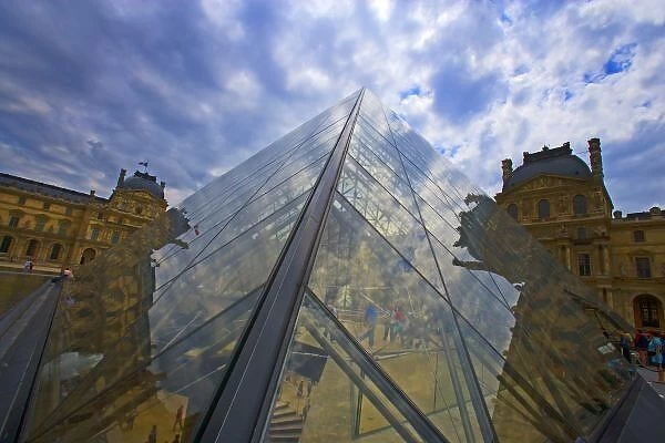 France, Paris. Clouds reflect off the Louvre Museum. Credit as: Jim Zuckerman  /  Jaynes