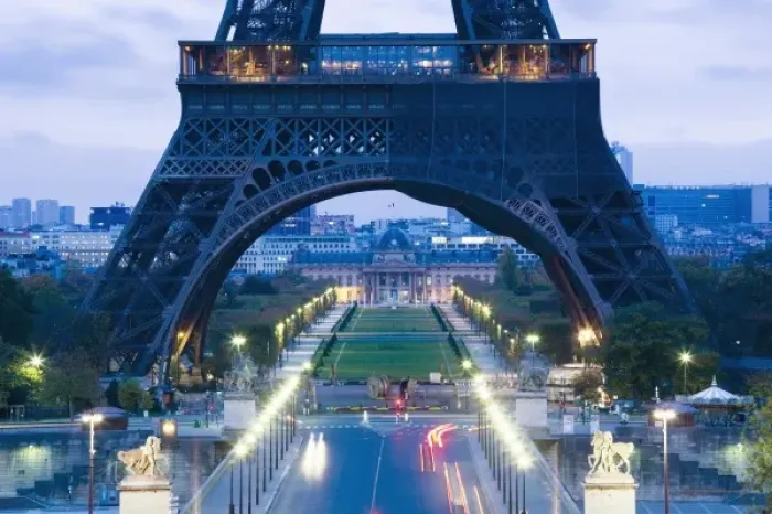 Framed Print : France, Paris, Eiffel Tower from the Palais de Challiot, dawn Framed Print : France, Paris, Eiffel Tower from the Palais de Challiot, dawn