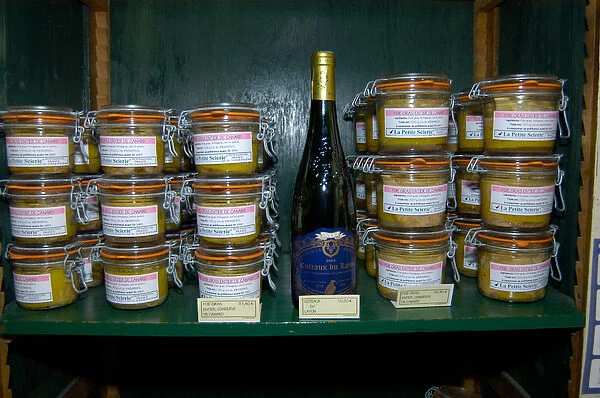 03. France, Paris, foie gras and wine in shop in Ile St. Louis