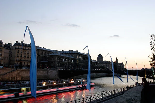 France, Paris, Ile de la Cite across the Seine River: Hotel Dieu and Pont d Arcole