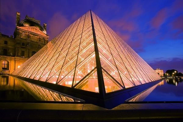 France, Paris. The Louvre museum at twilight. Credit as: Jim Zuckerman  /  Jaynes Gallery