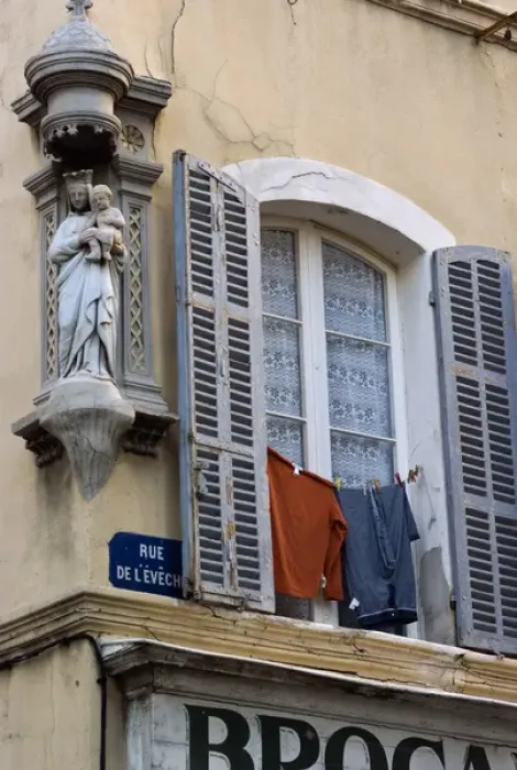 Framed Print : France, Provence, Bouches du Rhone, Marsielles, Virgin Mary and laundry hanging to dry