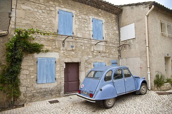 France, Provence, St. Remy-de-Provence. Classic Citroen car sits outside building