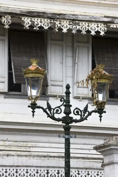 Framed Print : France, Reunion Island, St-Denis, streetlamps and old colonial buildings, Rue de Paris Framed Print : France, Reunion Island, St-Denis, streetlamps and old colonial buildings, Rue de Paris