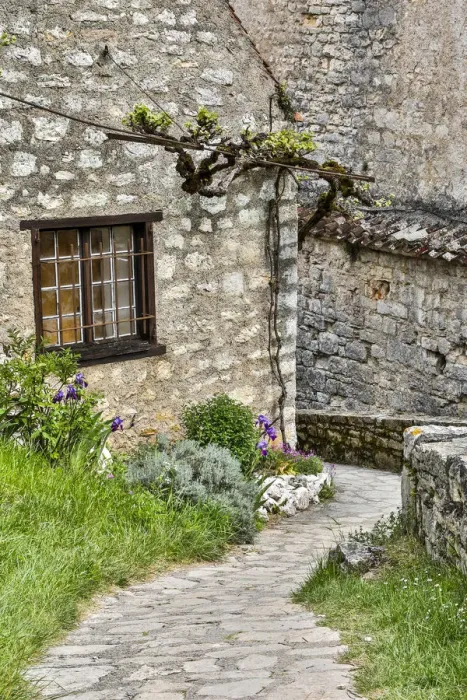 Framed Print : France, Saint-Cirq Lapopie. Cobblestone path leading to stone houses Framed Print : France, Saint-Cirq Lapopie. Cobblestone path leading to stone houses