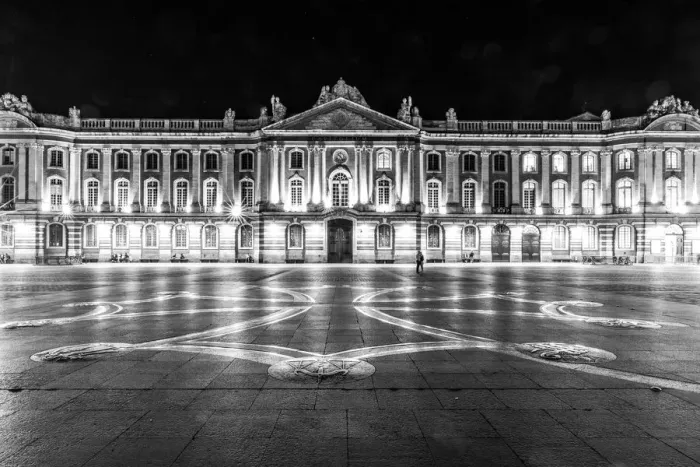 Framed Print : France, Toulouse. Capitole de Toulouse and Square at night (city hall and administration)
