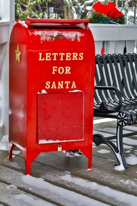 Framed Print : Fresh snow on red mailbox for letters to Santa, town of Snoqualmie Framed Print : Fresh snow on red mailbox for letters to Santa, town of Snoqualmie