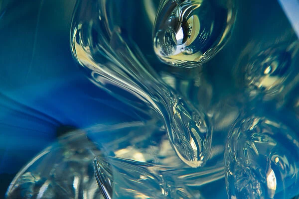 Frozen bubbles in glass