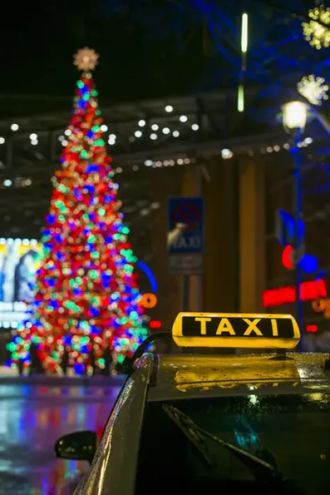 Framed Print : Germany, Berlin, Mitte, Potsdamer Platz, Christmas tree and Berlin taxi Framed Print : Germany, Berlin, Mitte, Potsdamer Platz, Christmas tree and Berlin taxi