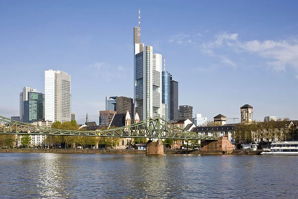 GERMANY, Hessen, Frankfurt am Main. City View along Main River, morning