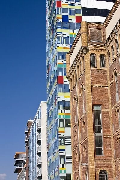 Germany, Nordrhein-Westfalen, Dusseldorf. Medienhafen, Colorium building by William Alsop