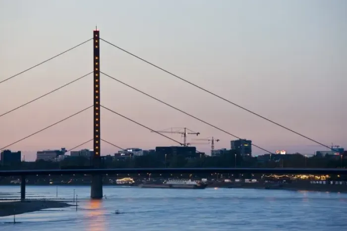 Framed Print : Germany, Nordrhein-Westfalen, Dusseldorf. Medienhafen, Rhenkniebrucke bridge