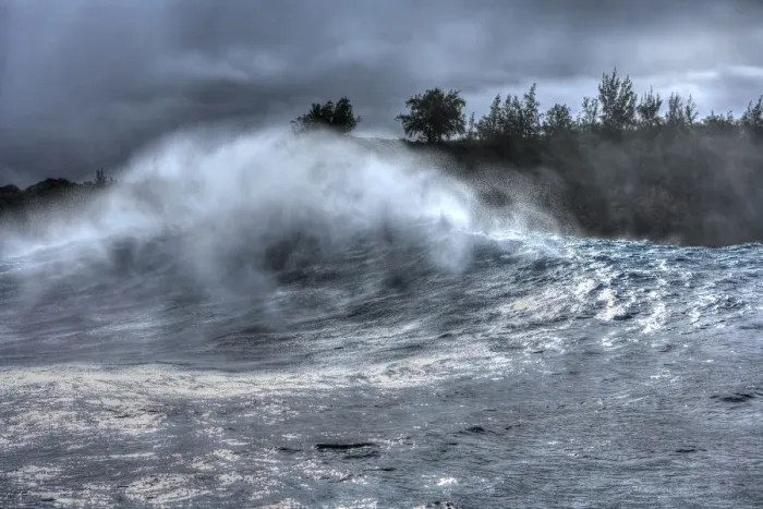 Framed Print : Giant wave breaking near Jaws North Shore of Maui, Hawaii, USA Framed Print : Giant wave breaking near Jaws North Shore of Maui, Hawaii, USA