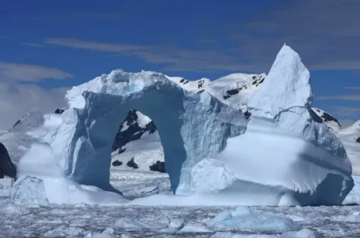 Framed Print : glacier arch along the western Antarctic peninsula, Antarctica, Southern Ocean
