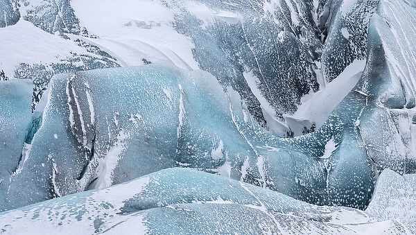 Glacier Svinafellsjoekul in the Vatnajoekull NP during winter. The glacier front and ice fall