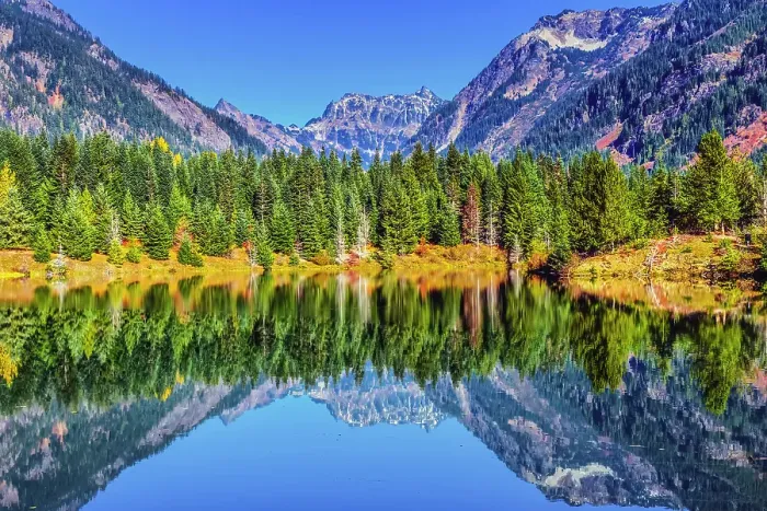 Framed Print : Gold Lake reflection Mount Chikamin, Snoqualmie Pass, Wenatchee National Forest, Washington State, Usa Framed Print : Gold Lake reflection Mount Chikamin, Snoqualmie Pass, Wenatchee National Forest, Washington State, Usa