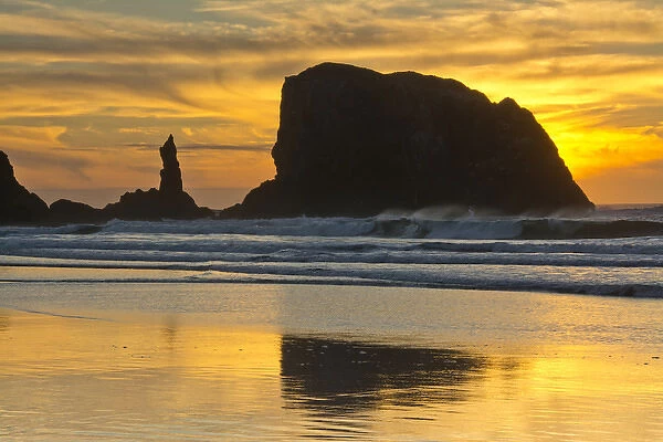 golden sunset; sea stacks; Bandon by the Sea; Oregon; USA