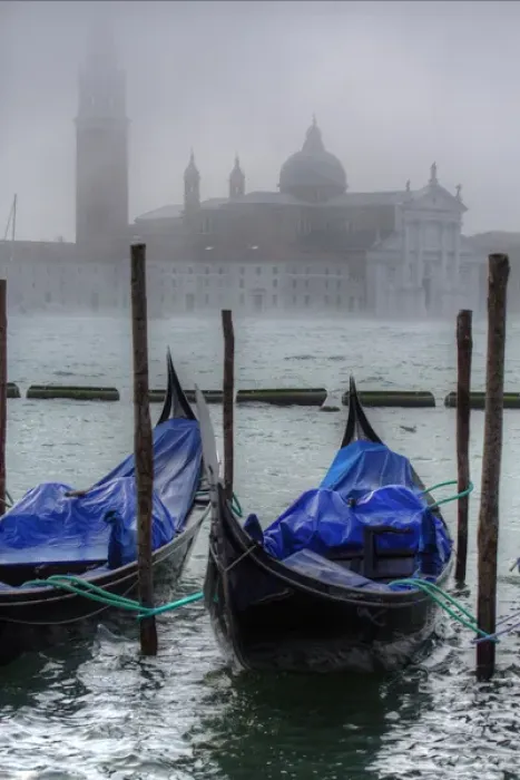 Framed Print : Gondolas along the Grand cana with San Giorgio maggiorel of Venice, Italy Framed Print : Gondolas along the Grand cana with San Giorgio maggiorel of Venice, Italy