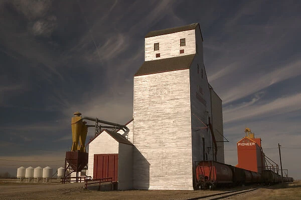 02. Canada, Saskatchewan, Davidson: Grain Elevators 