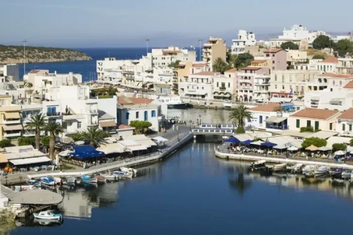 Framed Print : GREECE, CRETE, Lasithi Province, Agios Nikolaos: Afternoon Town view by Lake Voulismeni Framed Print : GREECE, CRETE, Lasithi Province, Agios Nikolaos: Afternoon Town view by Lake Voulismeni