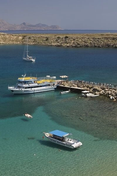 GREECE-Dodecanese Islands-RHODES-Lindos: Lindos Harbor- Tour boat with visitors