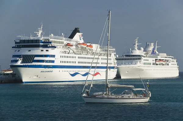 GREECE-Dodecanese Islands-RHODES-Rhodes Town: Comercial Harbor- Cruiseships