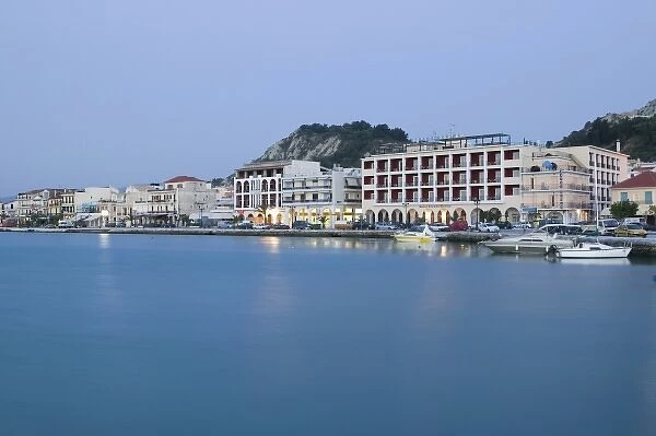 GREECE, Ionian Islands, ZAKYNTHOS, ZAKYNTHOS TOWN: Waterfront Dawn