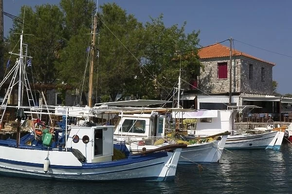 GREECE, Northeastern Aegean Islands, LESVOS (Mytilini), Skala Sykaminia: Waterfront View