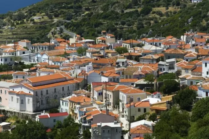 Framed Print : GREECE, Northeastern Aegean Islands, SAMOS, Marathokampos: Town View Western Samos