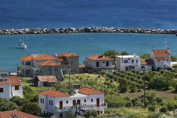 GREECE, Northeastern Aegean Islands, SAMOS, Ormos Marathokambou: Seaside Town View