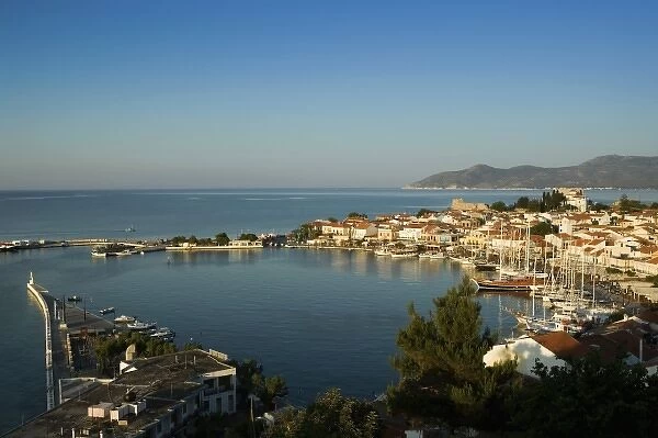 GREECE, Northeastern Aegean Islands, SAMOS, Pythagorio: Harbor View  /  Sunrise