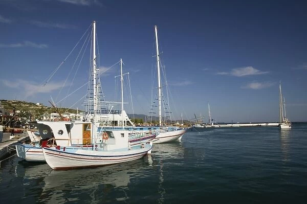 GREECE, Northeastern Aegean Islands, SAMOS, Pythagorio: Boats in Harbor