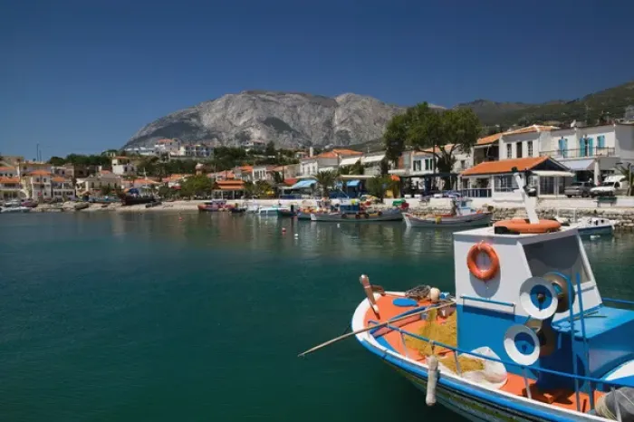 Framed Print : GREECE-Northeastern Aegean Islands-SAMOS-Ormos Marathokambou: Seaside Town View