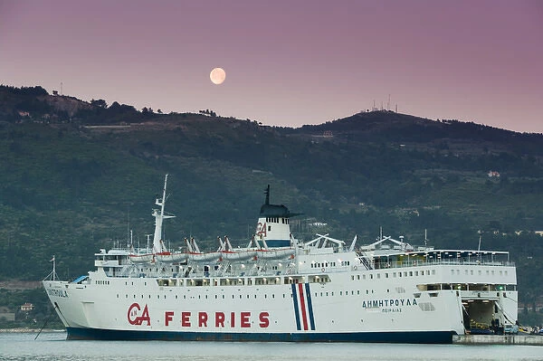 GREECE-Northeastern Aegean Islands-SAMOS-Vathy (Samos Town): Greek Island Ferry with