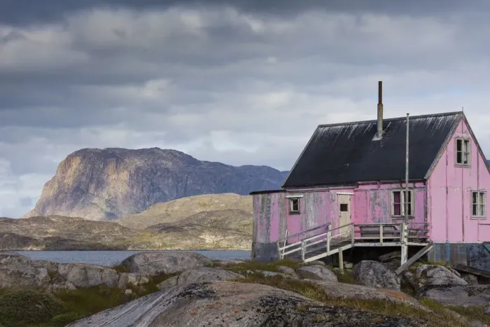 Framed Print : Greenland, Itilleq. Worn pink house Framed Print : Greenland, Itilleq. Worn pink house